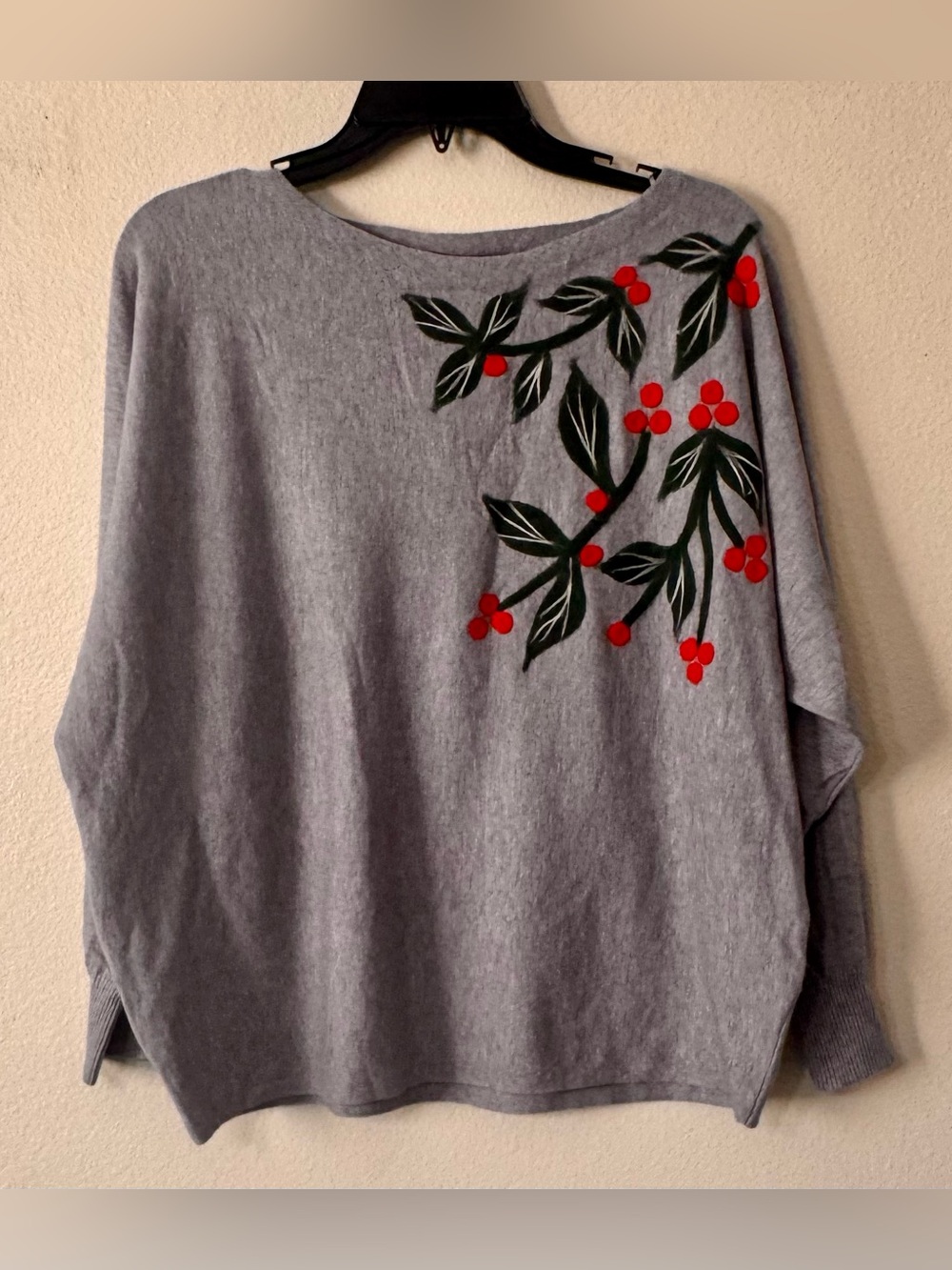 Aaeda NWT Gray Berry Branch Appliqué Dolman Sweater Top Size L